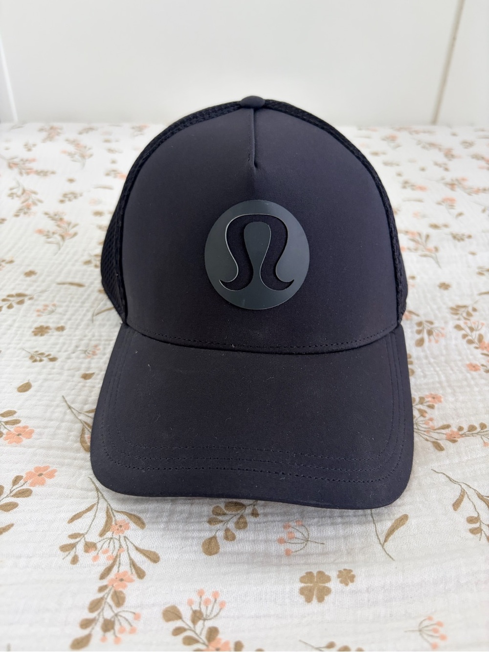 lululemon athletica Men’s Black Logo Mesh Back Cap